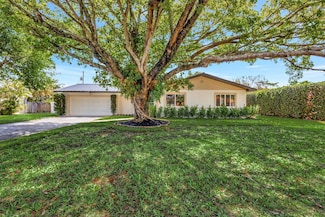 2410 SW 1st St, Boynton Beach, FL 33435