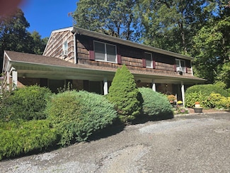 7 Parkhill Ct, Huntington, NY 11743