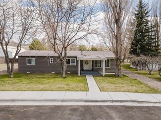 305 School St, Carlin, NV 89822