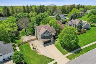 14434 Hawthorn Dr, Clive, IA 50325