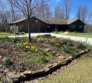 324 Meadows Rd, Pleasant Hill, TN 38578