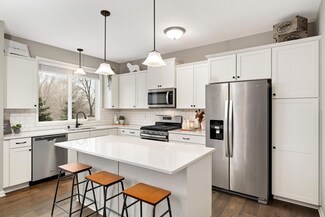 10784 Retreat Ln, Woodbury, MN 55129