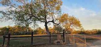 275 West Trail, Pleasanton, TX 78064