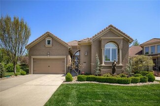 4533 NE Fairway Homes Dr, Lees Summit, MO 64064