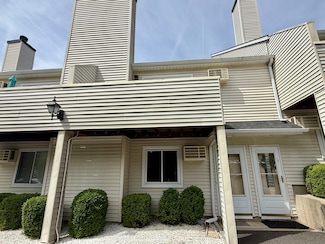 2A Jeanette St Unit 7, Danbury, CT 06811