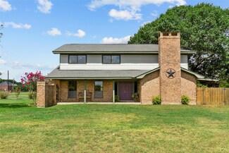 1004 Shirley Oaks St, Columbus, TX 78934