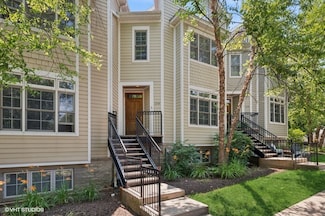 3252 Thayer St, Evanston, IL 60201