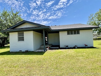 205 NE 1st St, Kingston, OK 73439