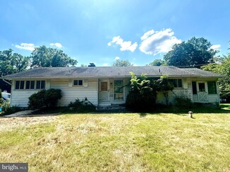 5 Edwards Place, Ewing, NJ 08628