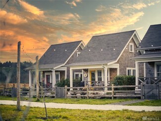 18 Grove Ln, Pacific Beach, WA 98571