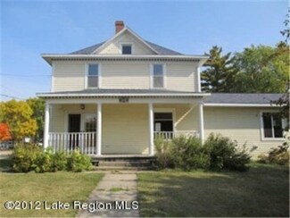 601 Maplewood Dr SE, Pelican Rapids, MN 56572
