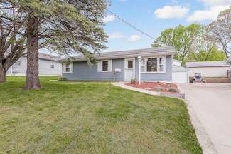 810 S Dayton St, Knoxville, IA 50138