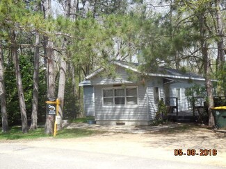 108 Lakeshore Dr, Avoca, WI 53506