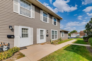 1441 Woodcutter Ln Unit C, Wheaton, IL 60189