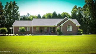 53 Candlewood Ln, Whiteville, NC 28472