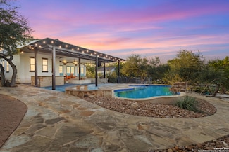 1023 Silent Hollow, Far North Central, TX 78260