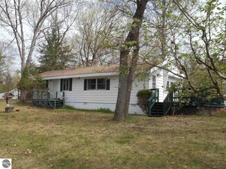 7319 Chain Lake Dr, South Branch, MI 48761
