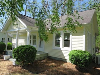 736 Country Club Dr, State Road, NC 28676