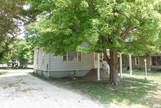 263 E 5th St, Galesburg, IL 61401
