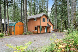 7469 Olsen Dr, Deming, WA 98244