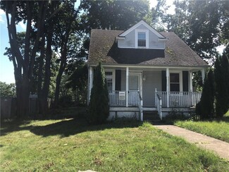 42 Ogden Ave, Warwick, RI 02889