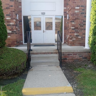 30030 Wildbrook Dr Unit 102, Southfield, MI 48034