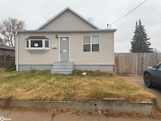 710 N 35th St, Council Bluffs, IA 51501