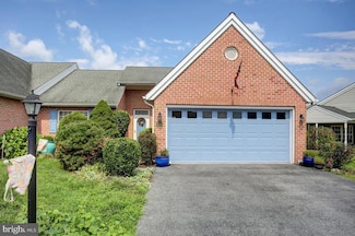 169 Lantern Ln, Chambersburg, PA 17201
