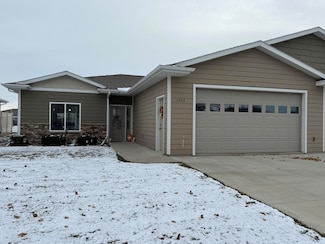 1702 Miller Ln, Aberdeen, SD 57401