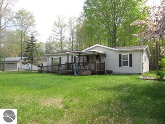 5647 Henderson Lake Rd, Prescott, MI 48756