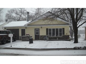 236 N Lexington Ave, Le Center, MN 56057