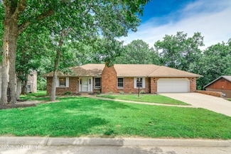 1745 Engelwood Dr, Jefferson City, MO 65101