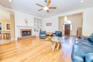 8795 S Poplar Lake Dr, Germantown, TN 38138