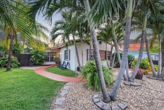 818 NE 3rd St, Hallandale Beach, FL 33009