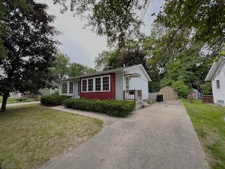 618 Bayliss St, Midland, MI 48640