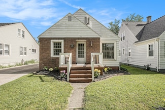 906 Lake Michigan Dr NW, Grand Rapids, MI 49504