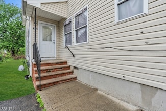 477 Lewis St, Somerset, NJ 08873