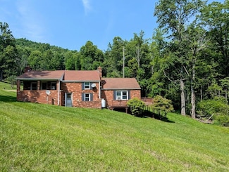 606 Haycock Rd SE, Floyd, VA 24091