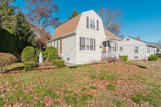 153 Oak St, Taunton, MA 02780