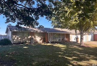 241 Circle Dr, Galesburg, IL 61401