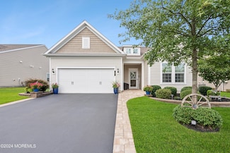 44 Bromley Ln, Lakehurst, NJ 08759
