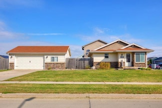 418 NE Maple St, Elkhart, IA 50073