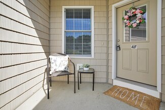 4 Maple View Ln Unit F, Agawam, MA 01030