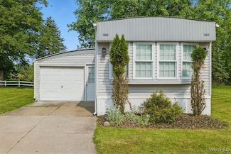 78 Burgundy Cir, Buffalo, NY 14224