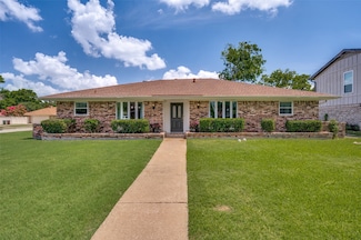 2800 Pinehurst Dr, Plano, TX 75075