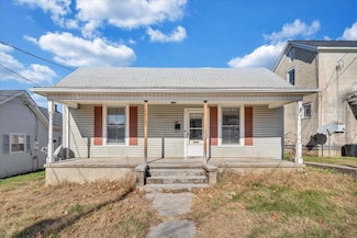 228 E Beech St, Covington, VA 24426
