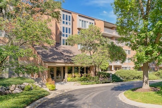 22 Park Ln Unit 203, Park Ridge, IL 60068