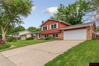 221 Blace Ave, Eagle Lake, MN 56024
