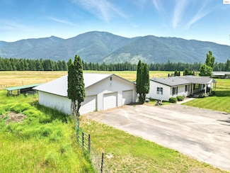 3135 Paradise Valley Rd, Bonners Ferry, ID 83805