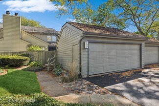 293 Oak Hill Rd, Lake Barrington, IL 60010